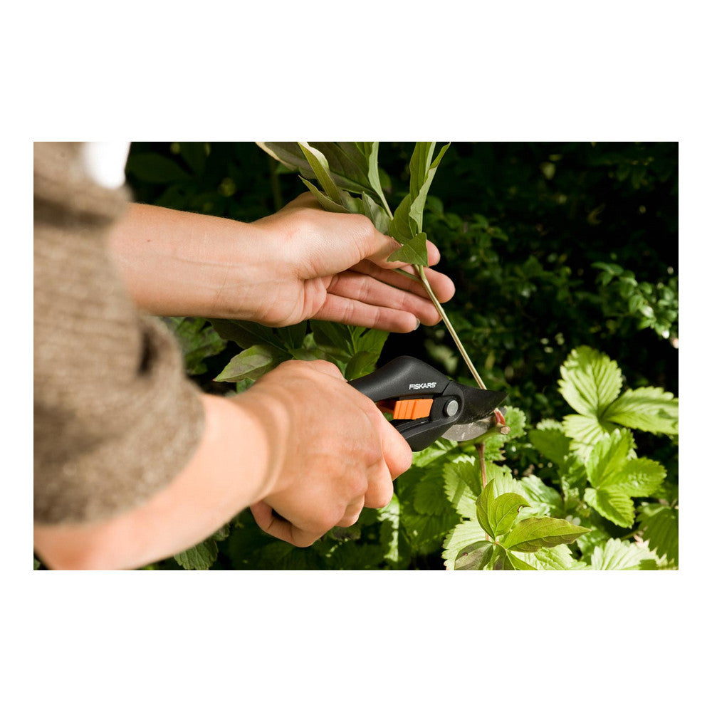 Fiskars Tesoura Podadora Corta-sebes Bypass / Preto e Laranja