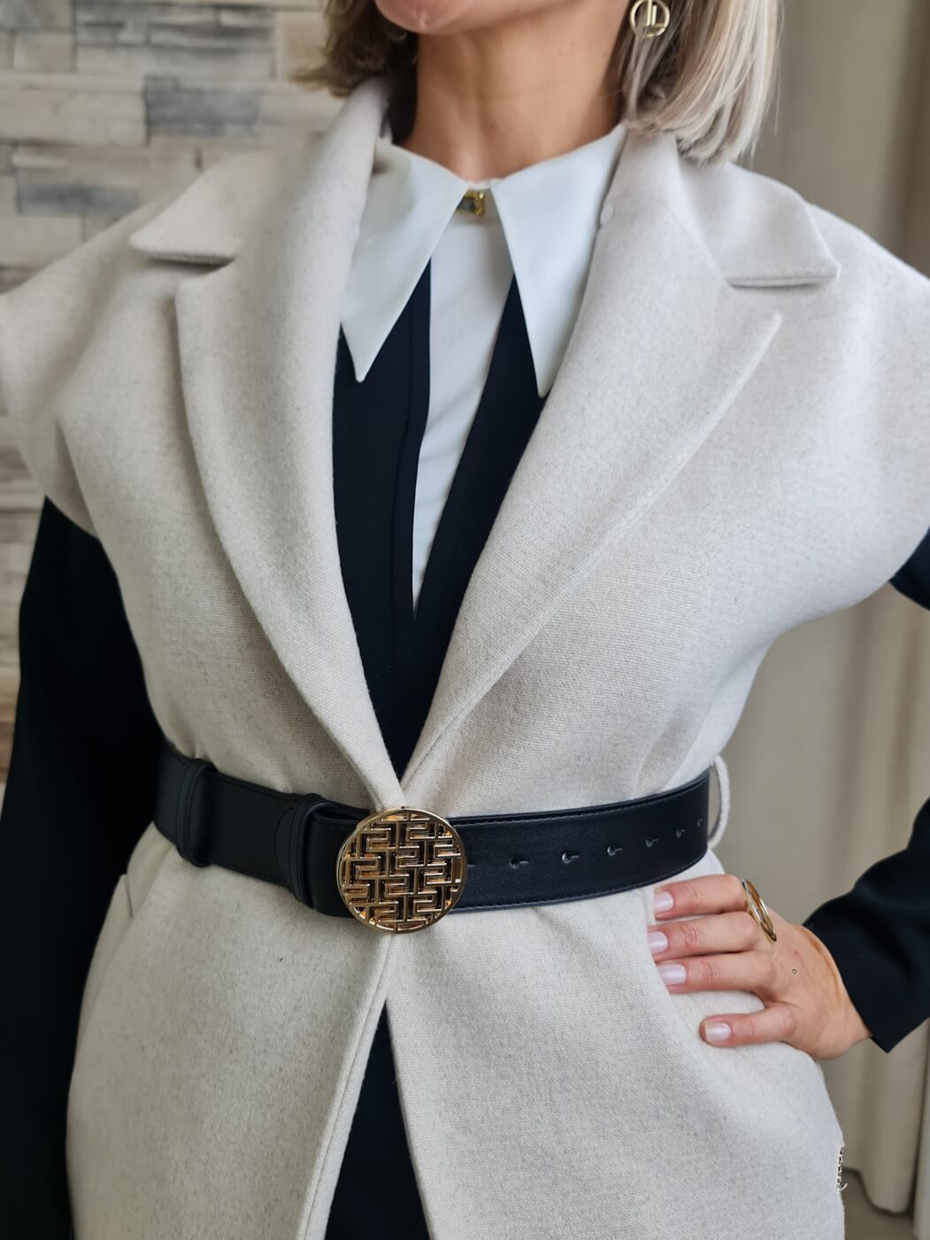 COLETE COMPRIDO COM GOLA EM PÊLO BEGE