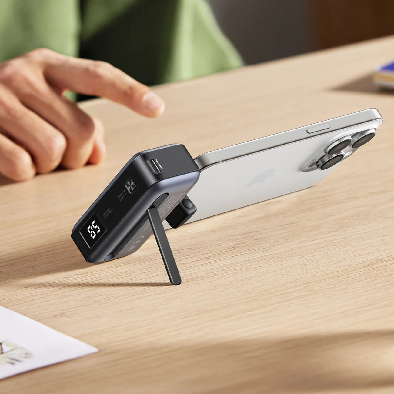 Power Bank UGREEN 5000mAh c/ conector USB-C integrado