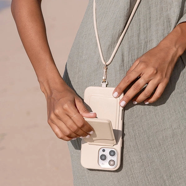 Capa para iPhone 16 Pro UNIQ Pele Sintética Magnética Bege